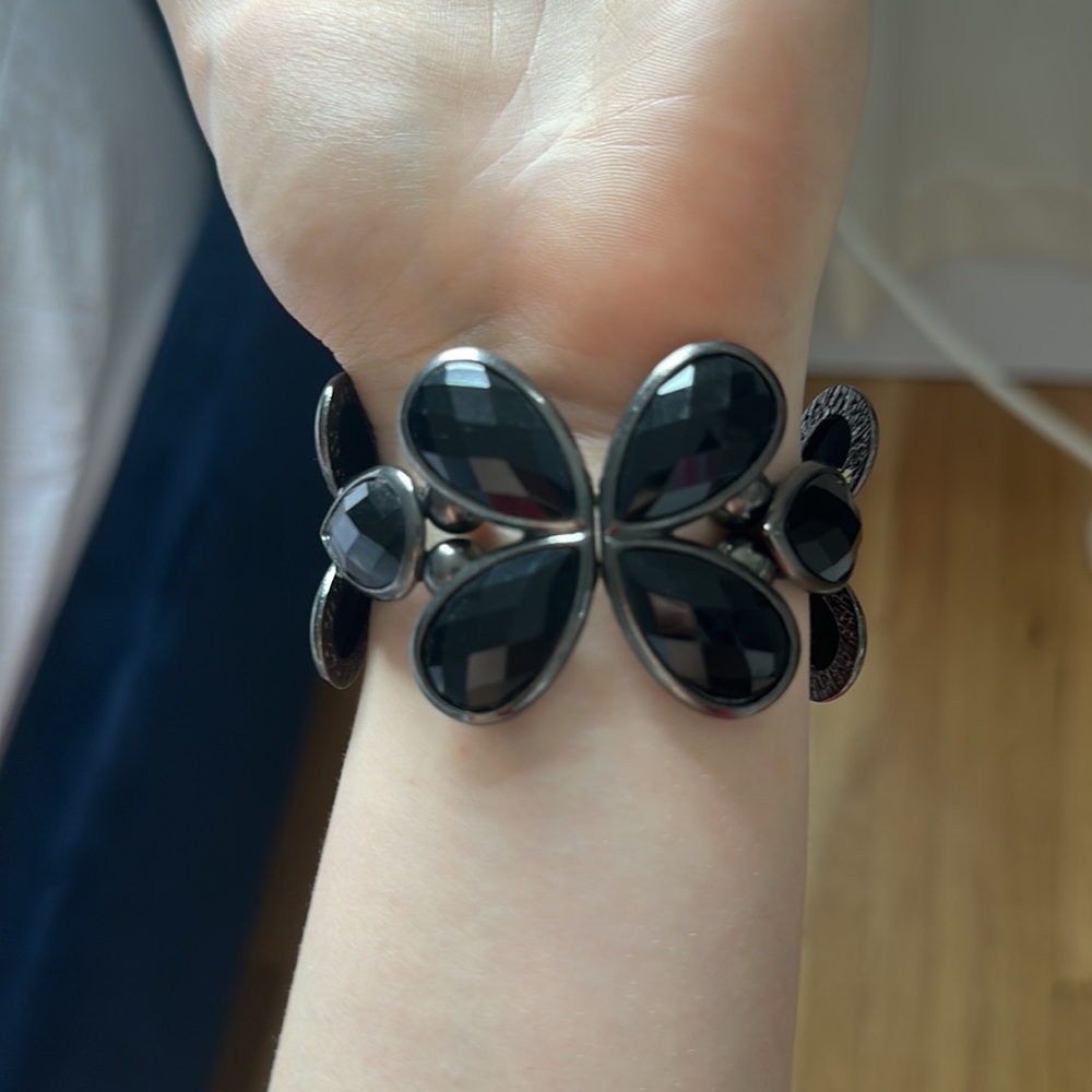 Black flower bracelet